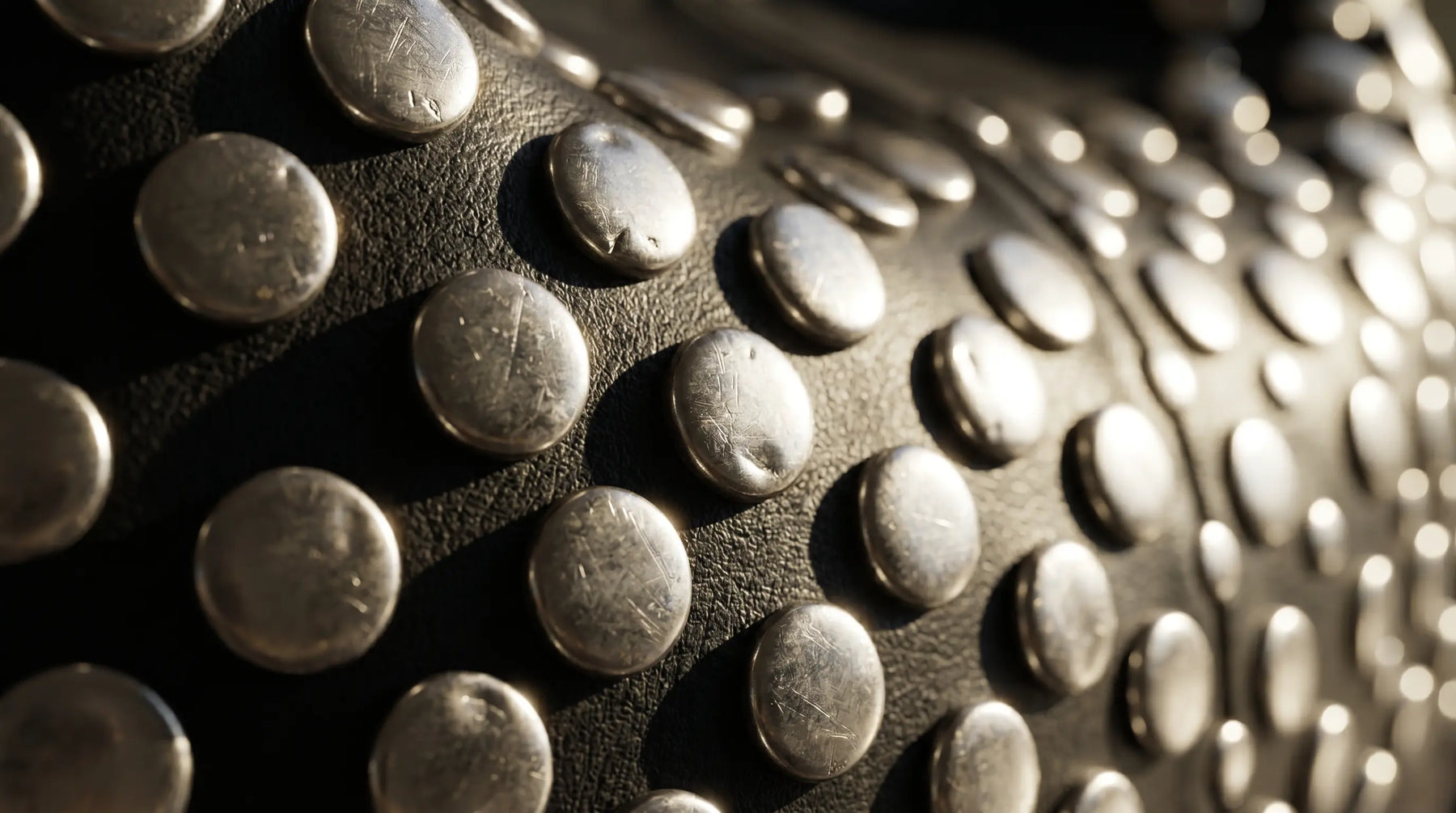 A Complete Guide to Leather Bag Hardware