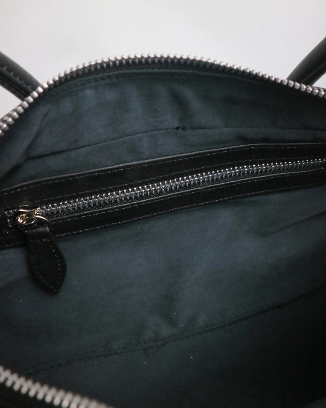 Zipper closure detail of Cila genuine leather handbag – premium suede lining interior