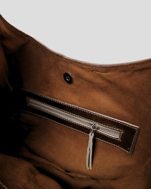 Zipper pocket detail inside Kaia Plain handmade leather bag – premium suede lining and clean stitching